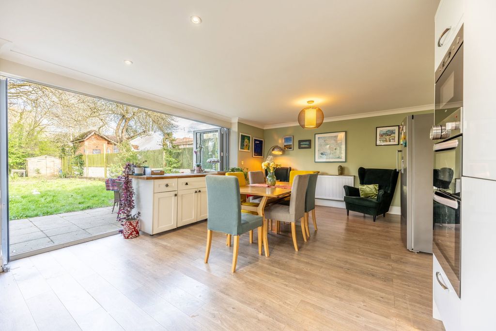 Property photo 2 of 23