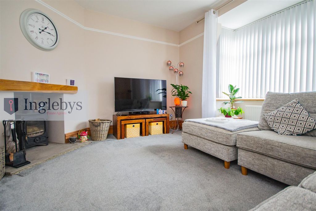 Property photo 2 of 35