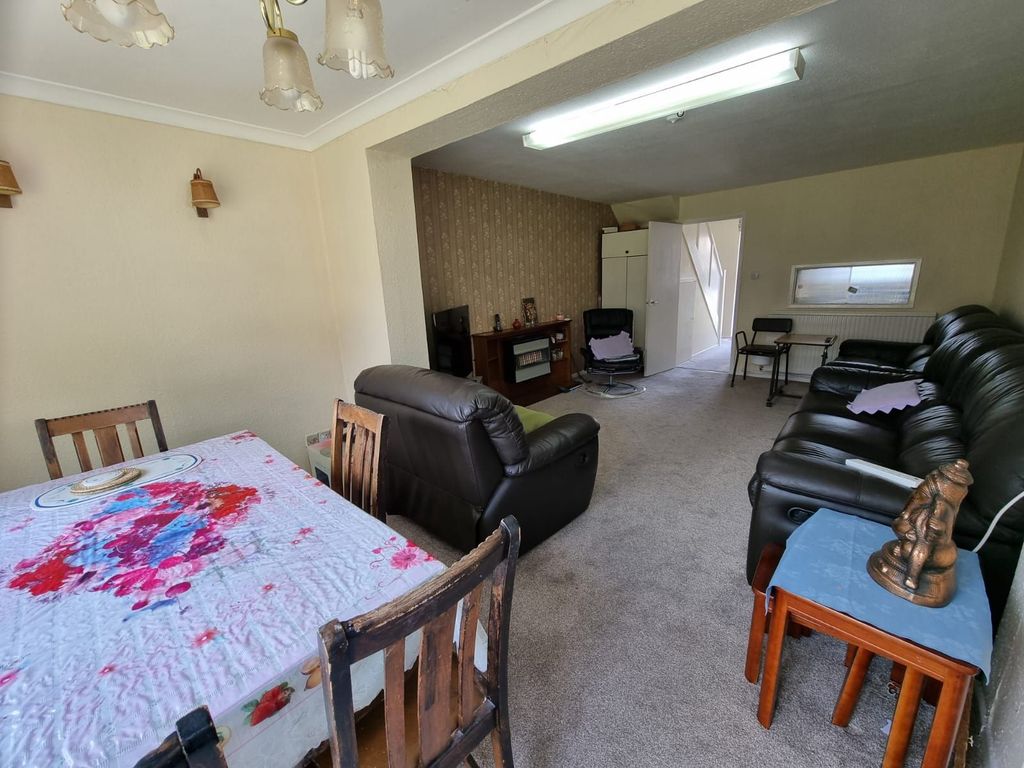 Property photo 3 of 7 Photograph 3