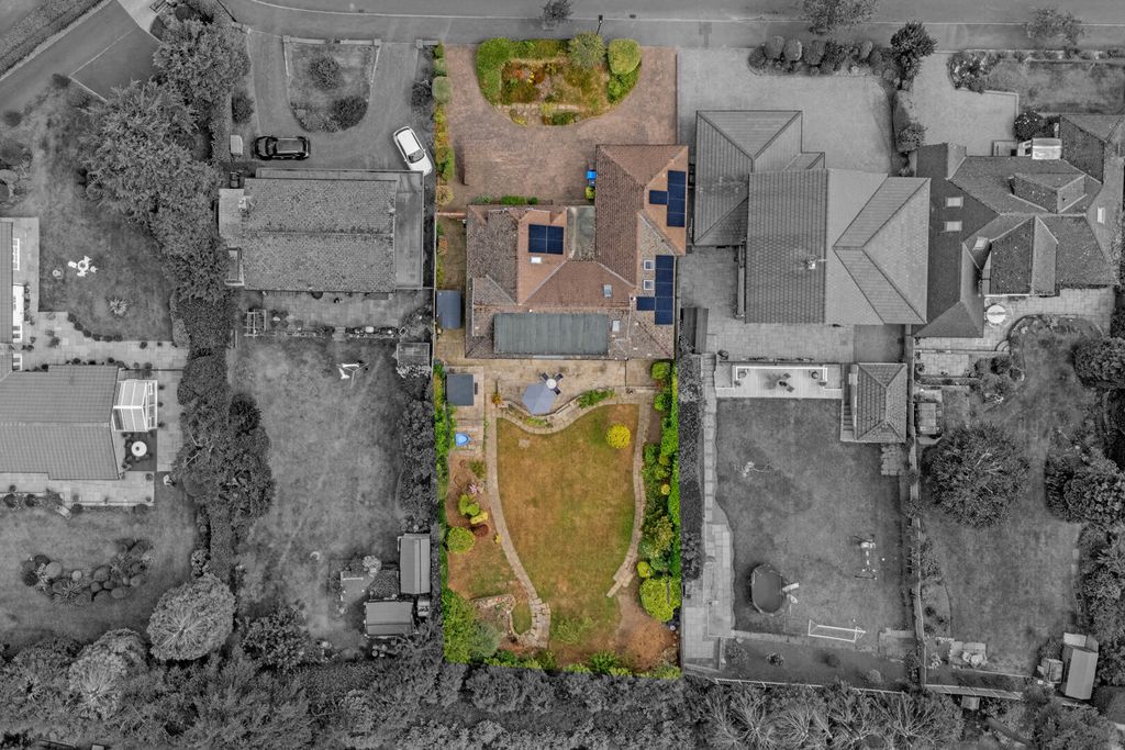 Property photo 2 of 44 Defined Plot