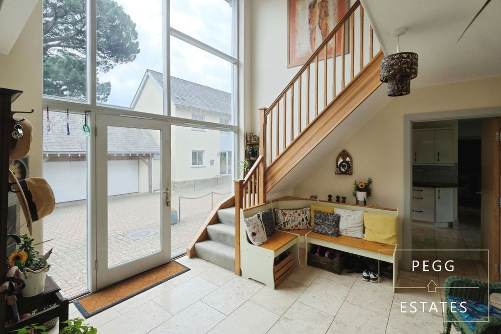 Property photo 3 of 45