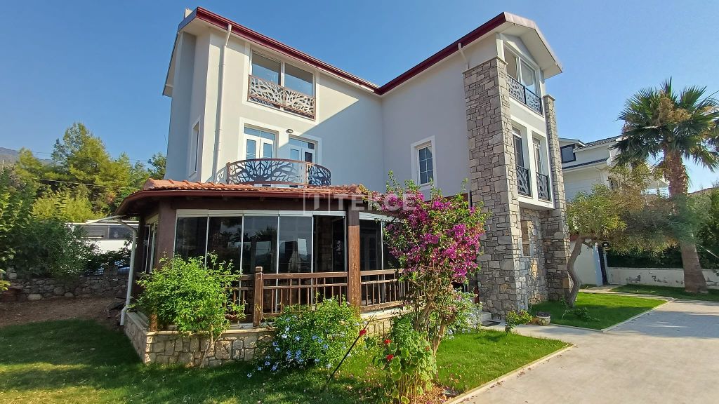 Property photo 1 of 54