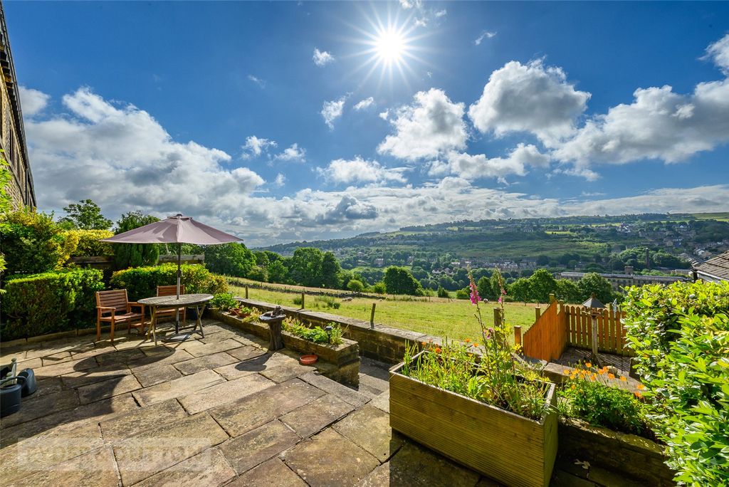 Property photo 2 of 24 Garden & Views