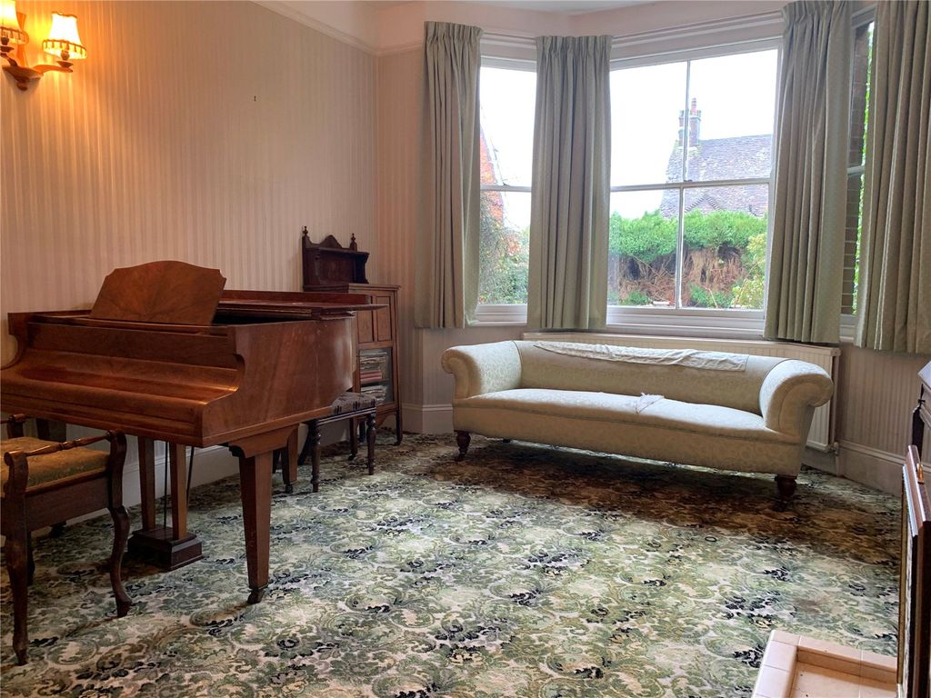 Property photo 2 of 22 Lounge