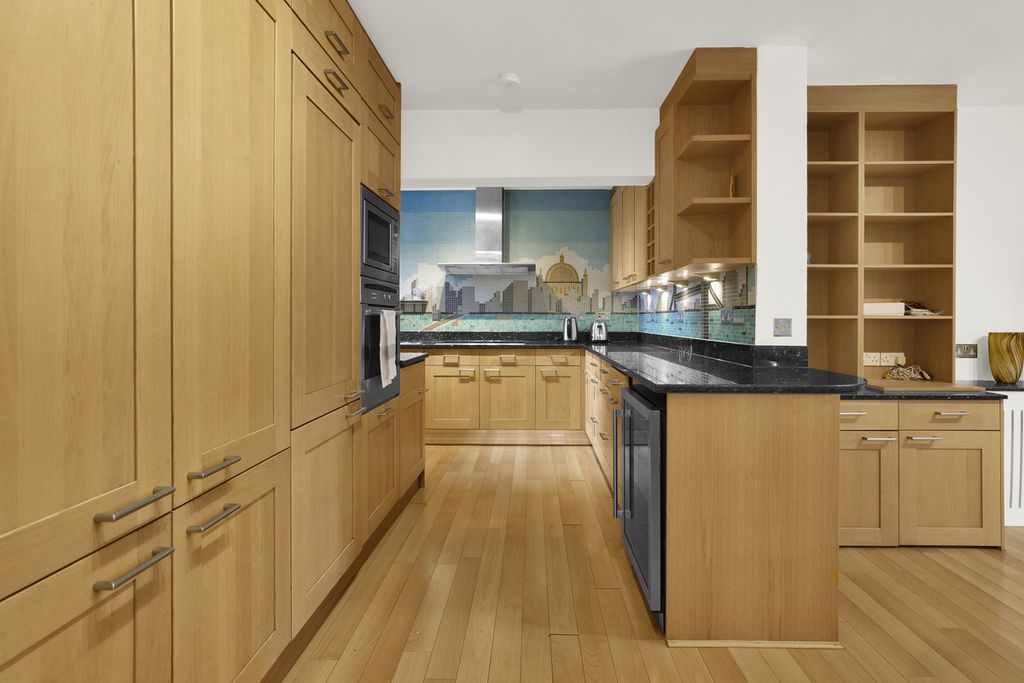 Property photo 3 of 26