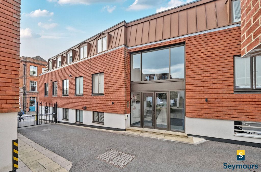Property photo 1 of 12 Communal Entrance