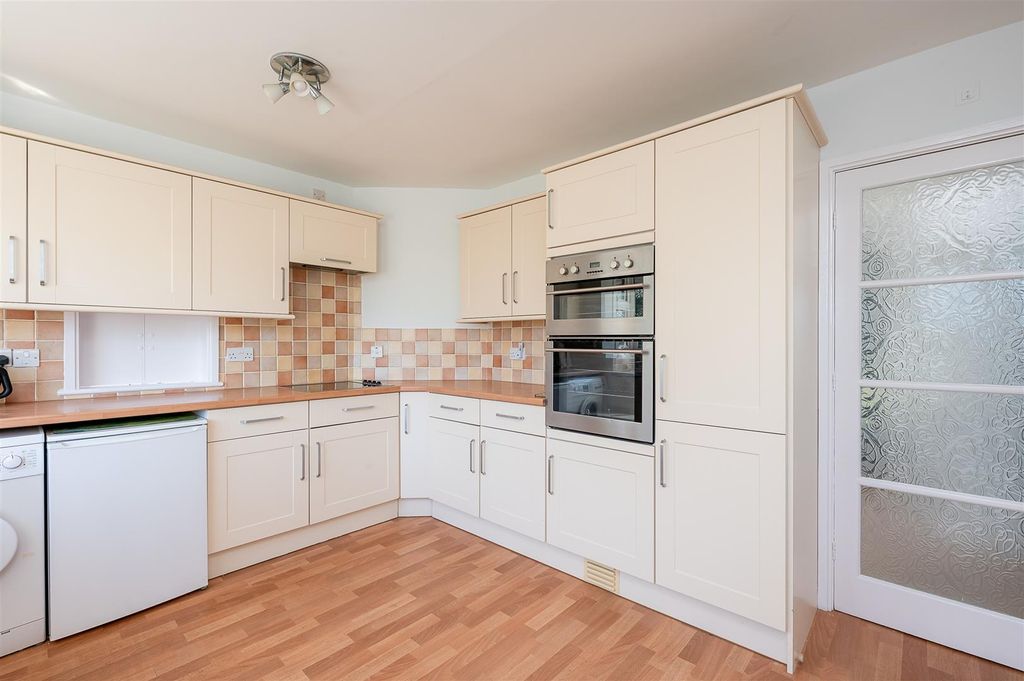 Property photo 2 of 19 Kitchen