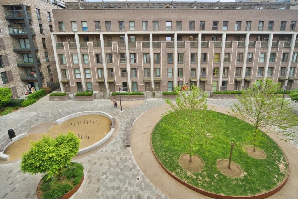 Property photo 3 of 16 Shipbuilding Way, London, E13 For Sale By Barrain