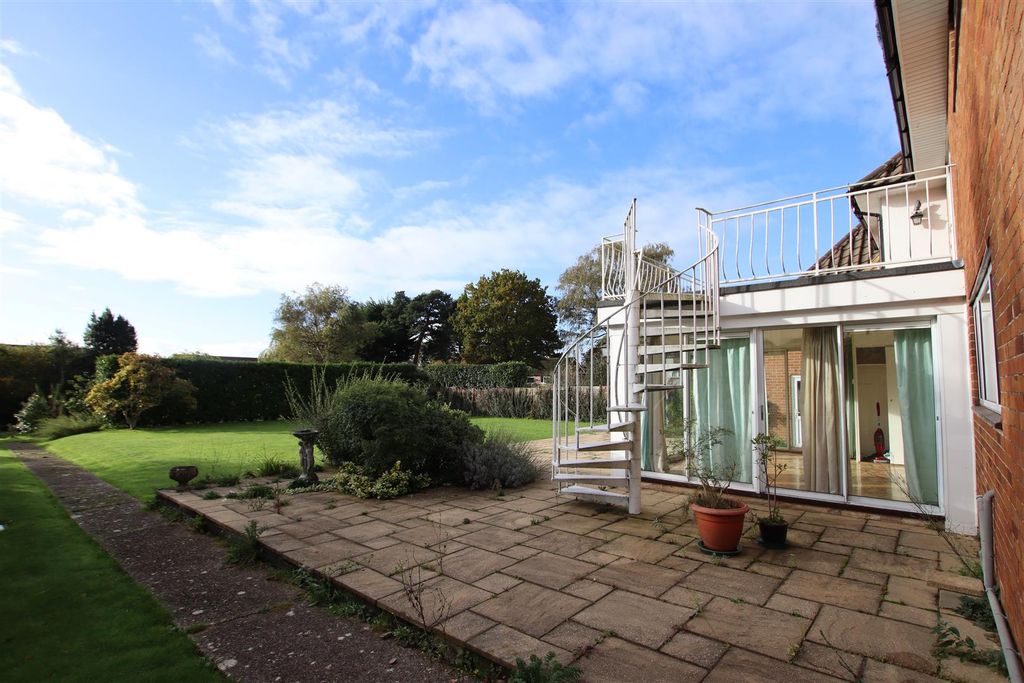 Property photo 2 of 18 Img_4922.Jpg