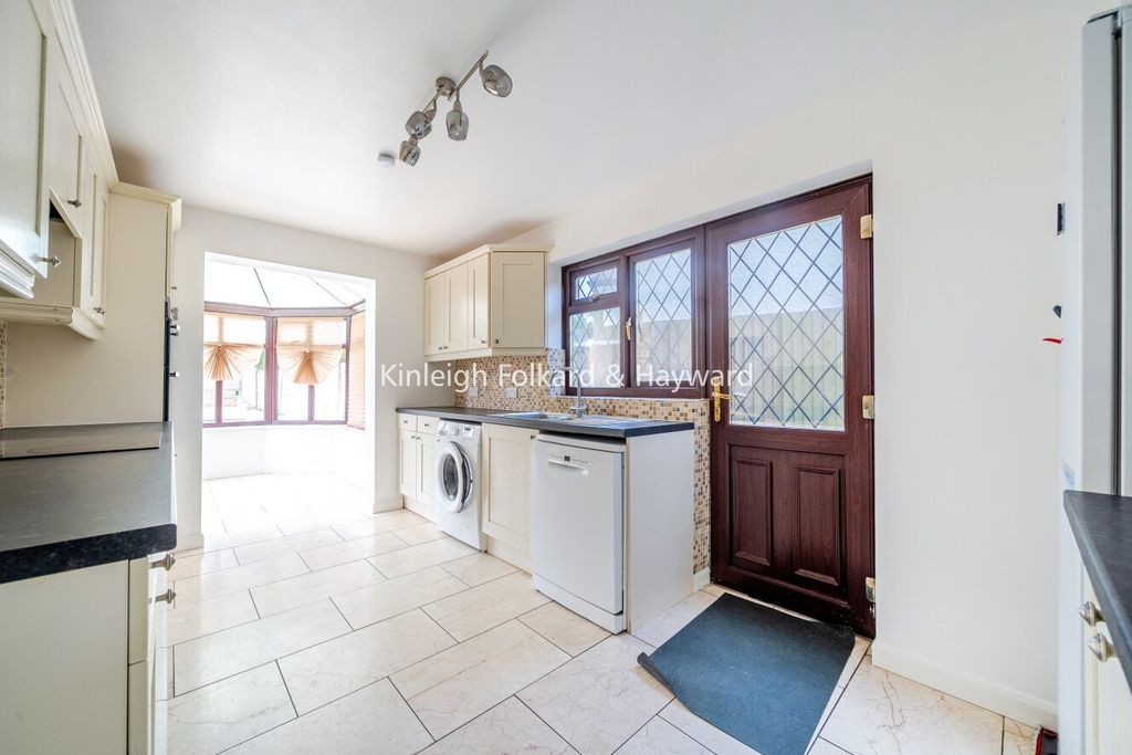 Property photo 2 of 15 Picture No. 11