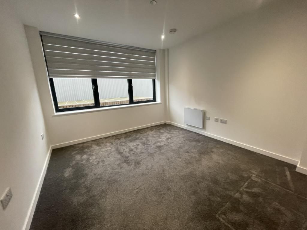 Property photo 2 of 6 Bedroom