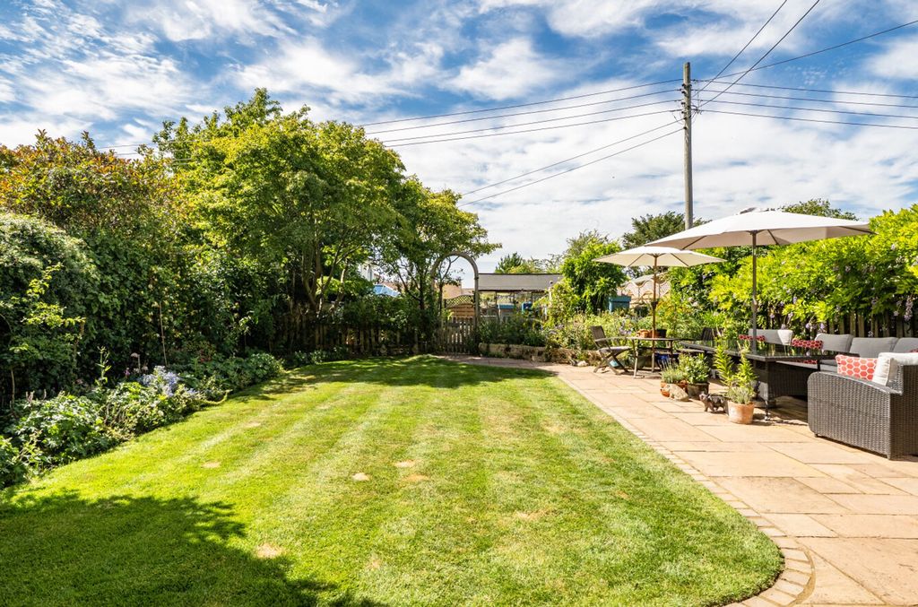Property photo 1 of 14 Garden