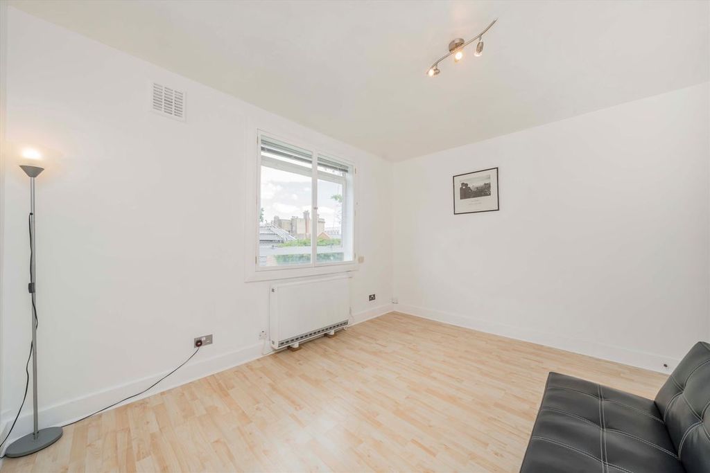 Property photo 3 of 6