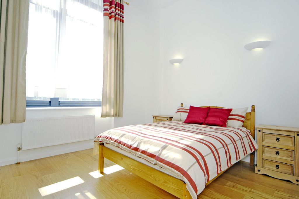 Property photo 3 of 6 Bedroom