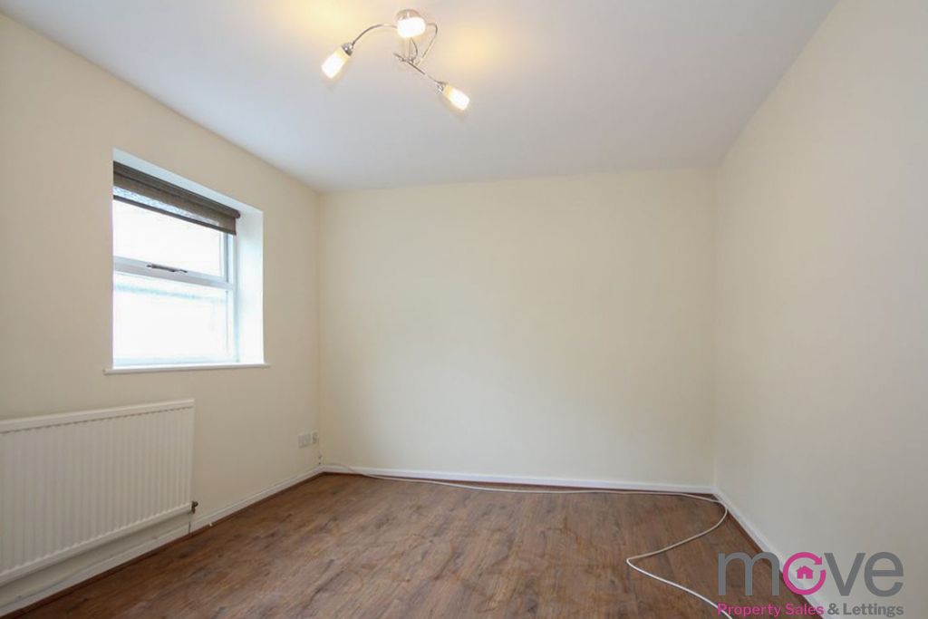 Property photo 3 of 7 Photo 7