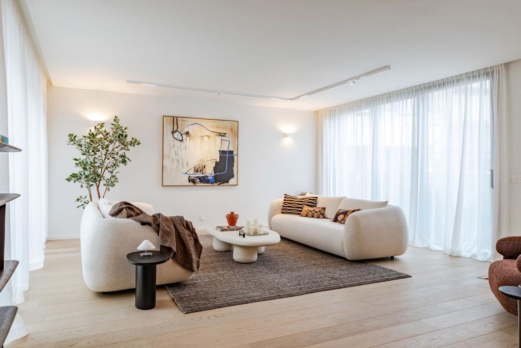 Property photo 3 of 24