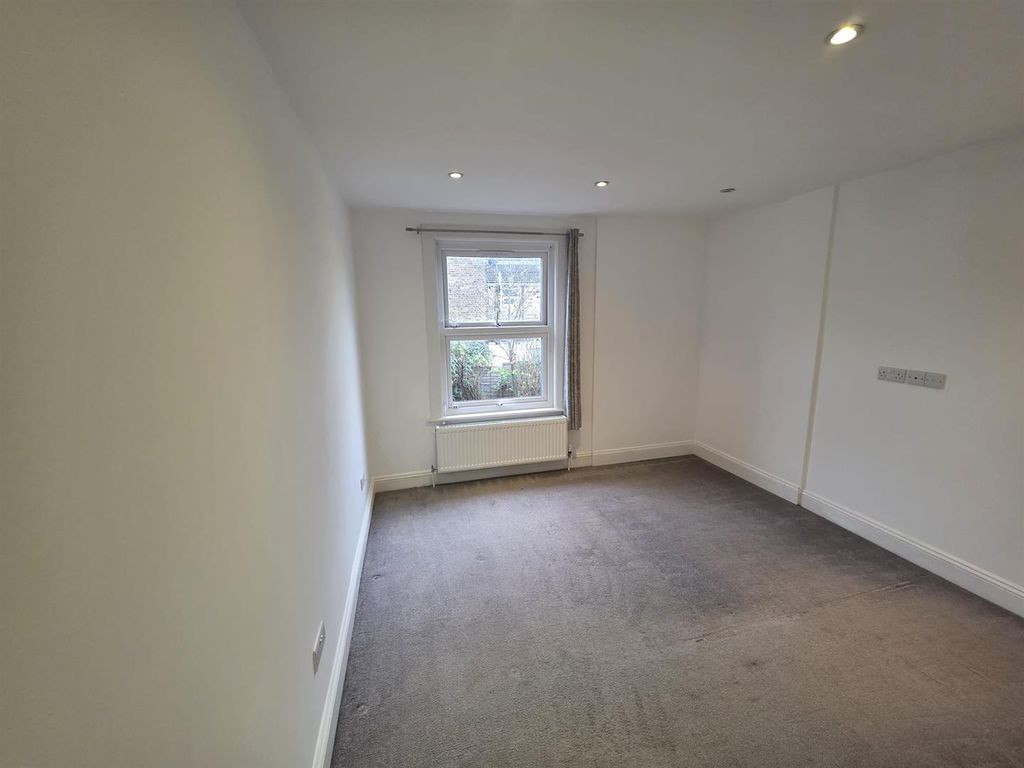 Property photo 2 of 8 3.Jpeg