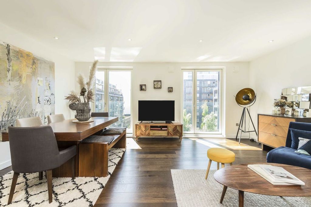 Property photo 2 of 8