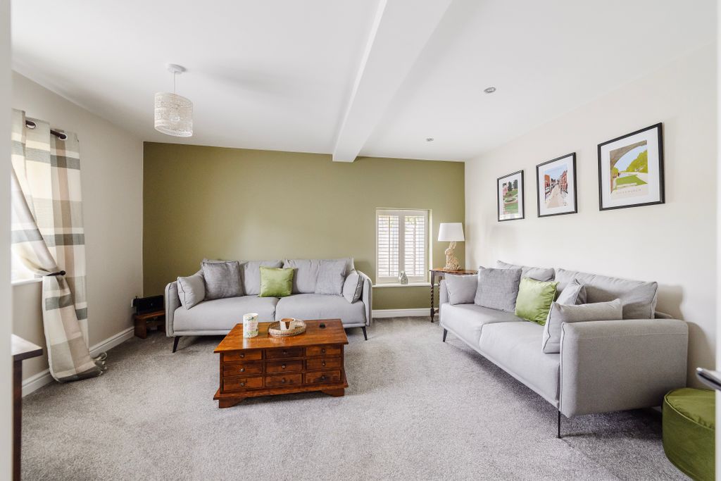 Property photo 3 of 13 Dwp_3940