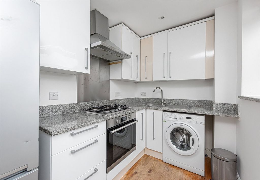 Property photo 3 of 10 Picture No. 12