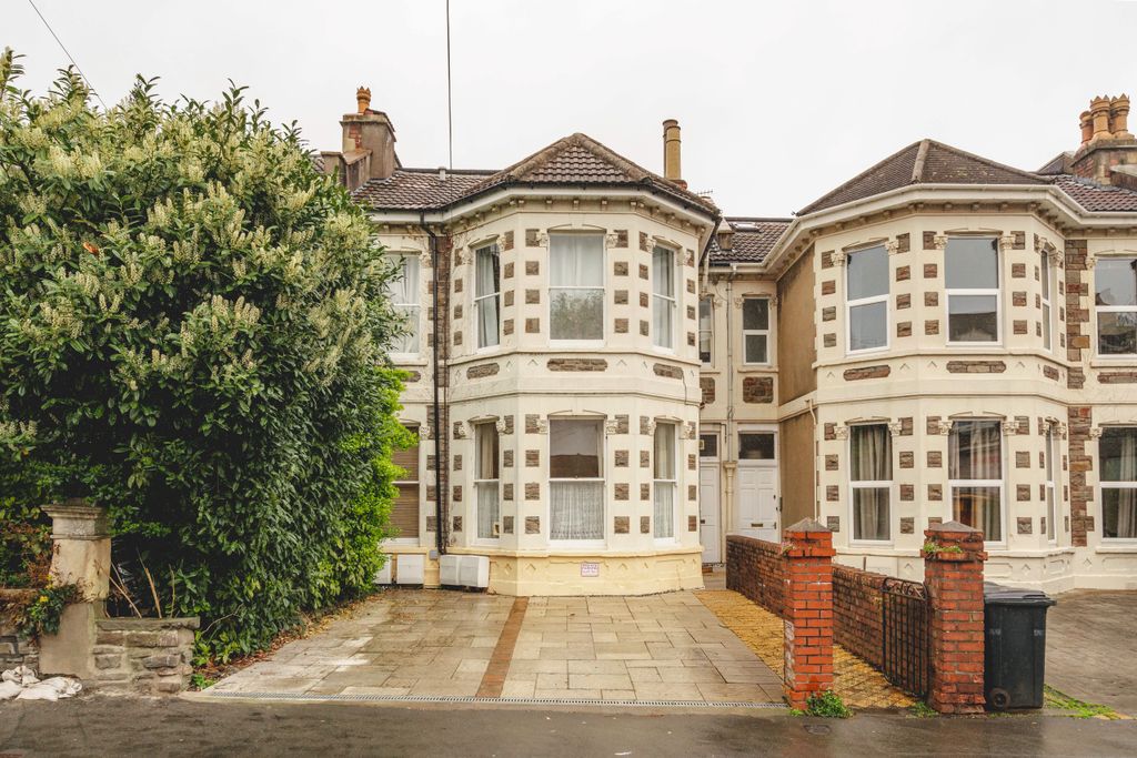 Property photo 2 of 8 8