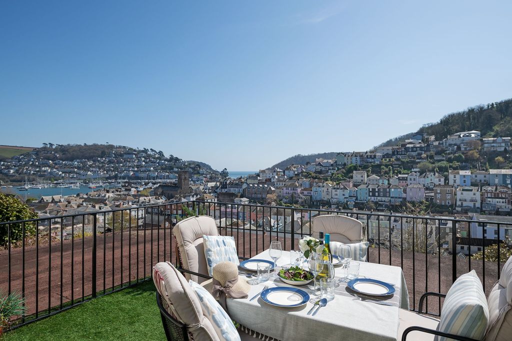 Property photo 1 of 11 43B Clarence Hill, Dartmouth Patio Garden