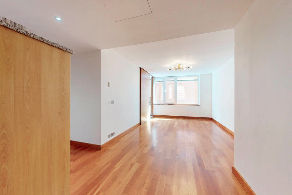 Property photo 2 of 16 Picture No. 03