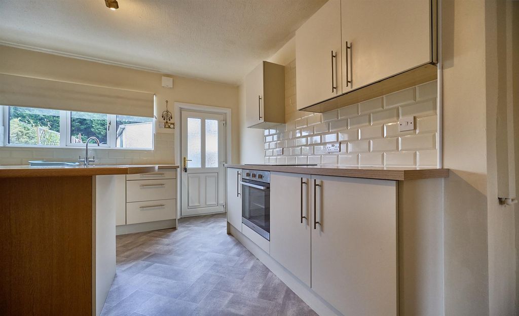 Property photo 2 of 14 Kitchen Diner To Rear