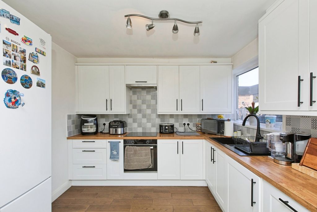 Property photo 3 of 17 Pbox-Img.Jpg
