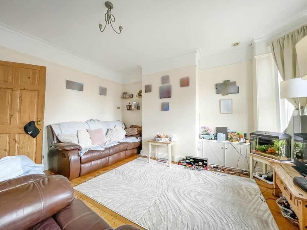 Property photo 2 of 21