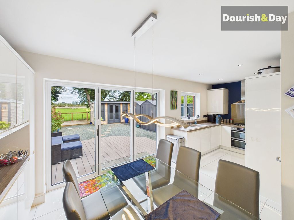 Property photo 2 of 25 Kitchen Diner