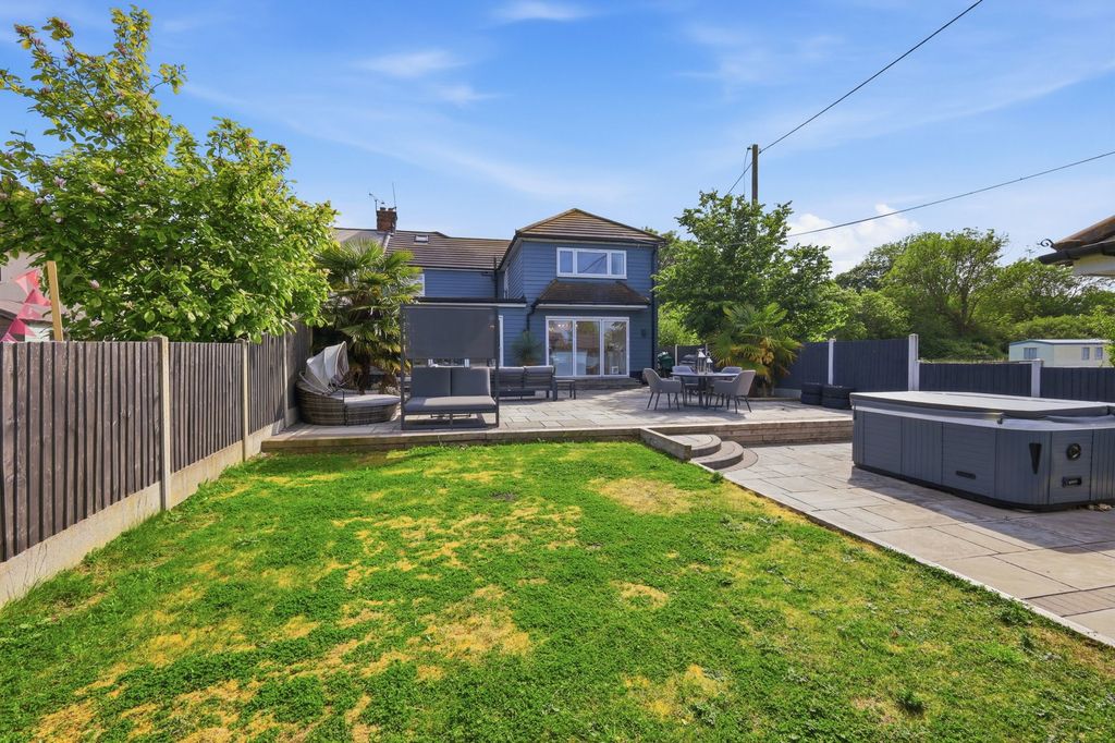 Property photo 2 of 34
