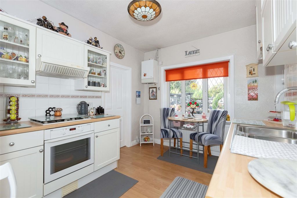 Property photo 3 of 21 Poulters Lane_12.Jpg