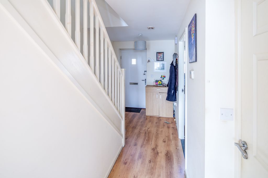 Property photo 2 of 19 Entrance Hall