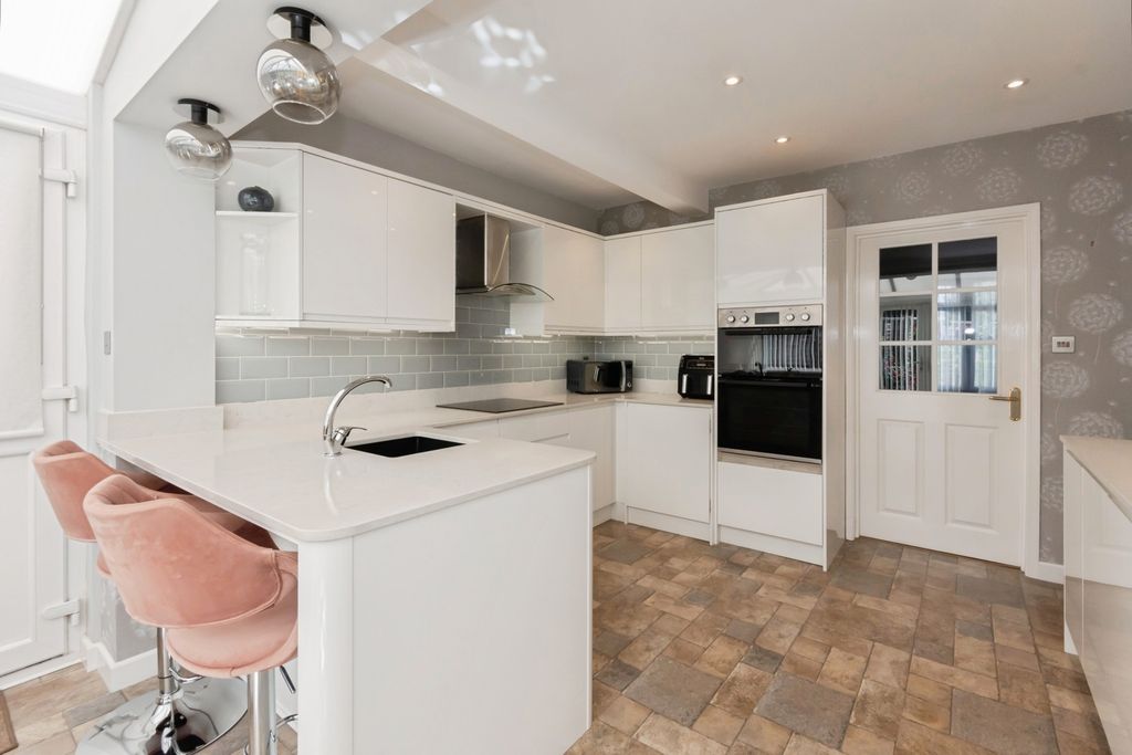 Property photo 2 of 20 Pbox-Img.Jpg