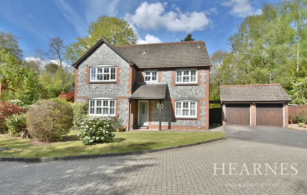 Property photo 1 of 32