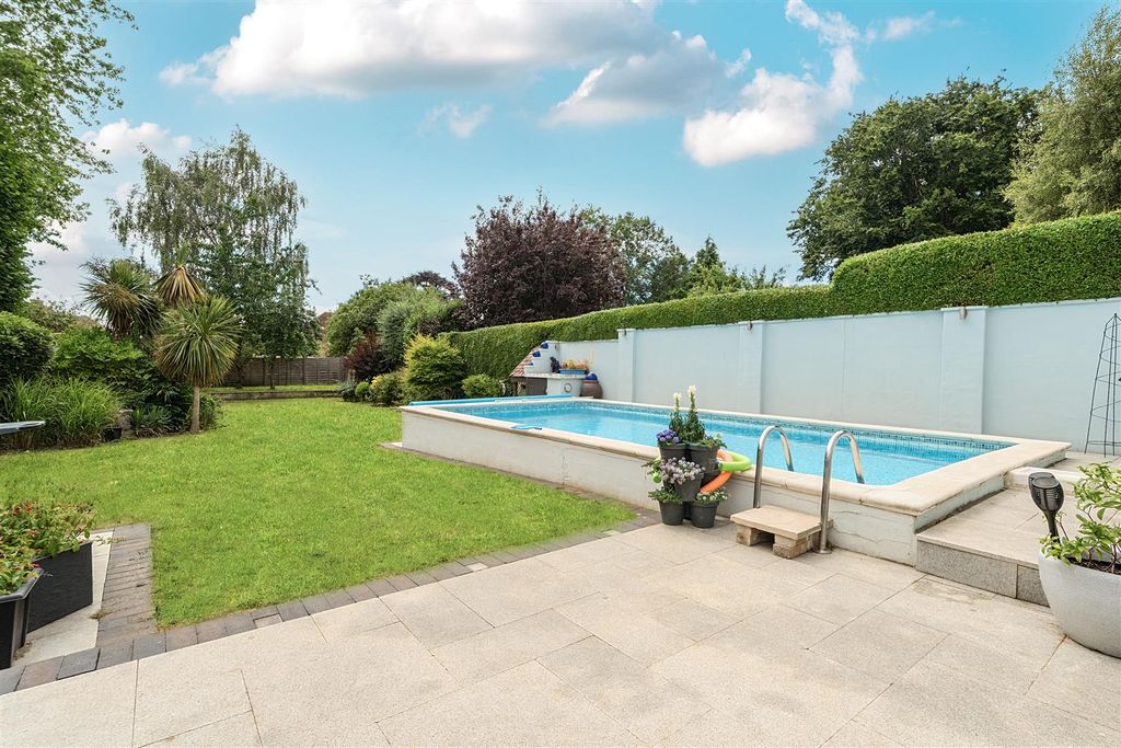 Property photo 1 of 18 Garden