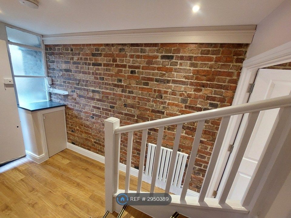 Property photo 1 of 8 Hallway