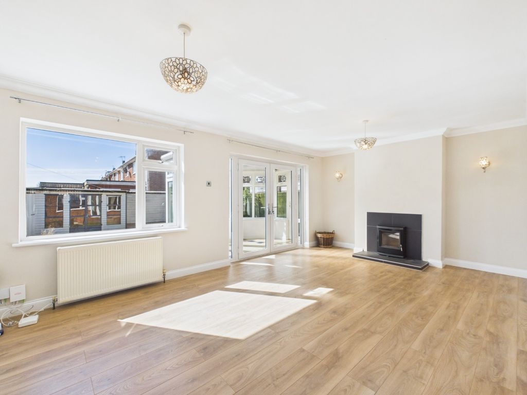 Property photo 2 of 12 4885384