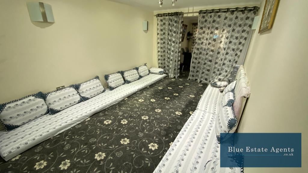 Property photo 2 of 14 Lounge