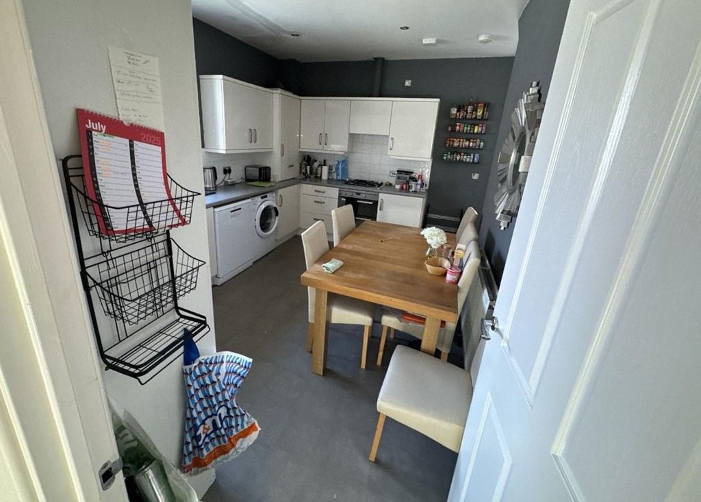 Property photo 2 of 10 Kitchenn.Jpg