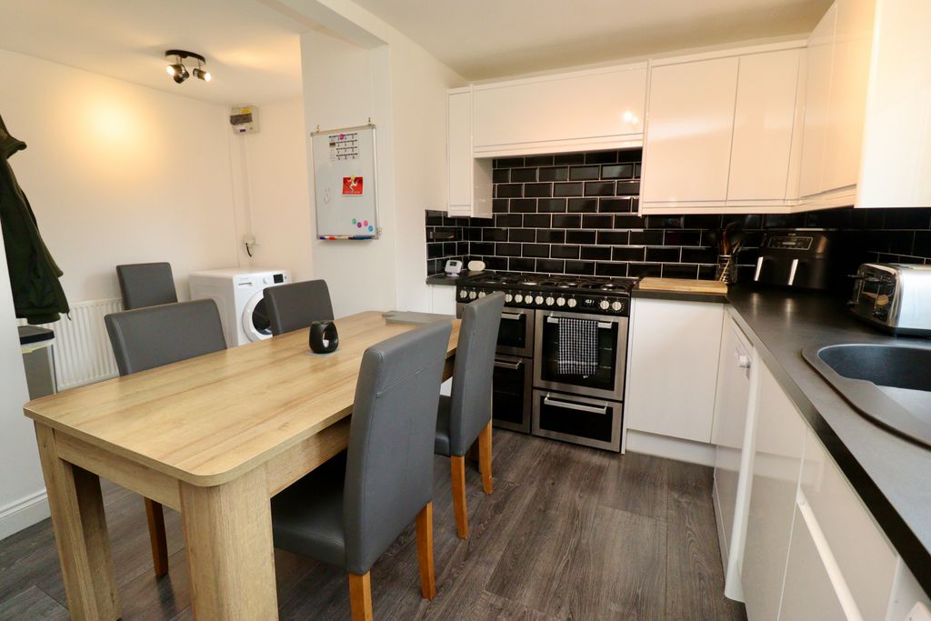 Property photo 3 of 17 Img_5014