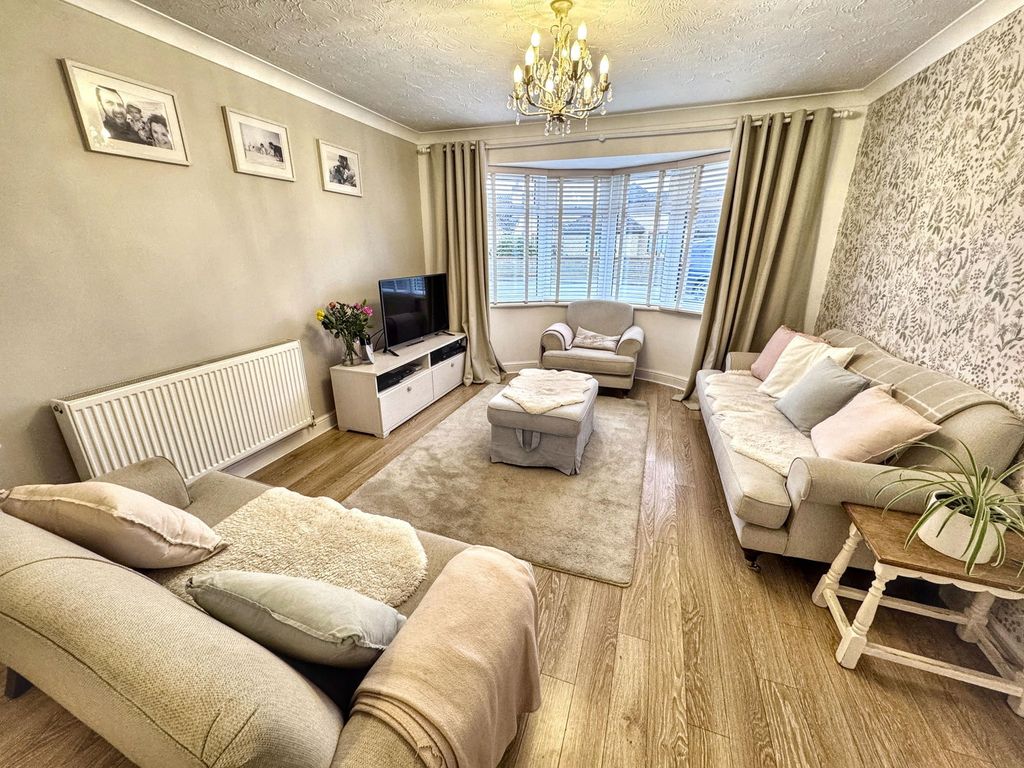 Property photo 3 of 39