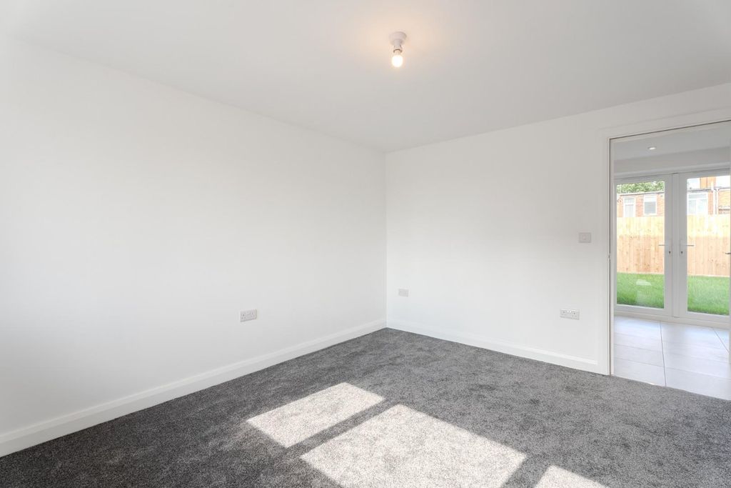 Property photo 3 of 16 100c Broad Street-1.Jpg