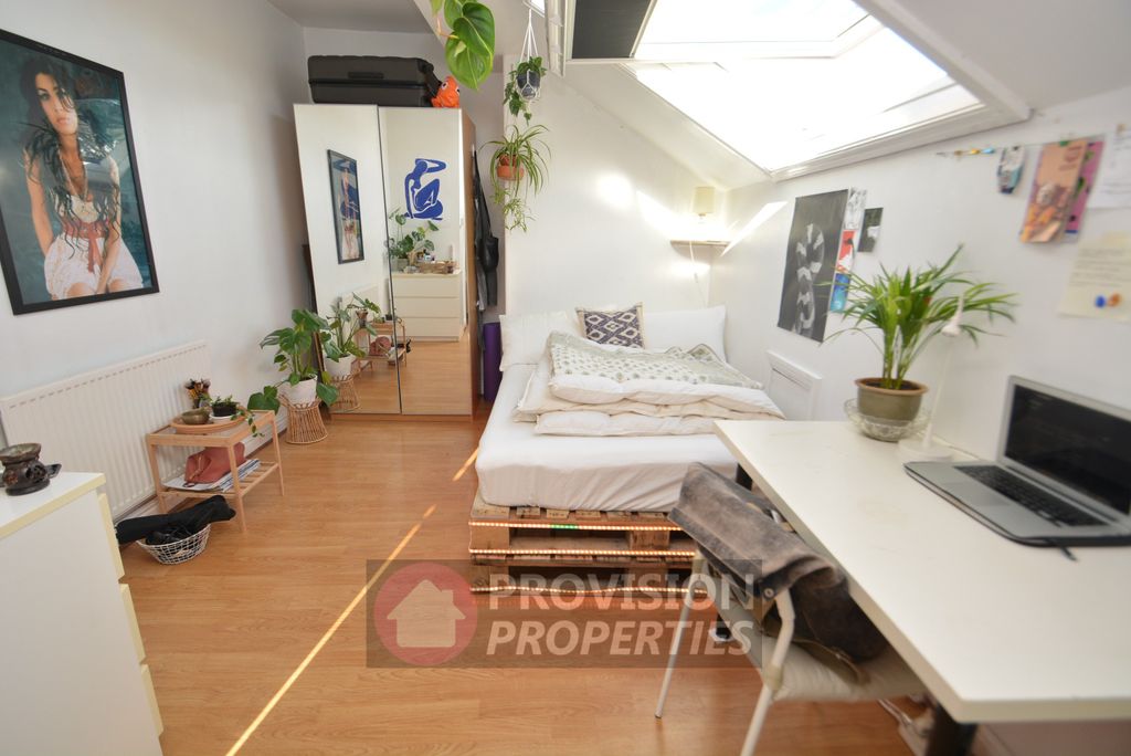 Property photo 3 of 8 Photo