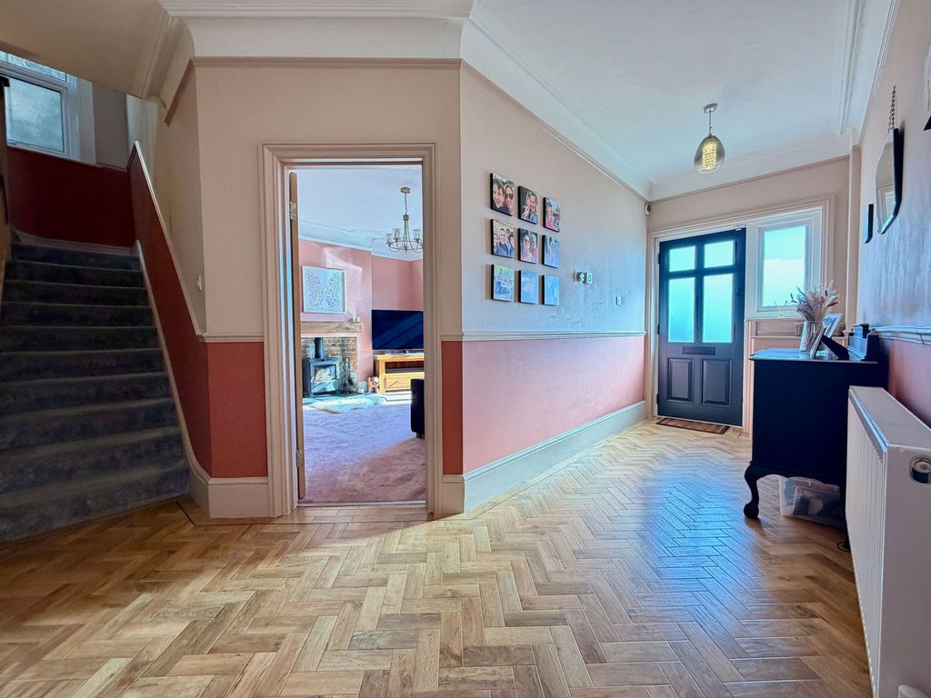 Property photo 3 of 27