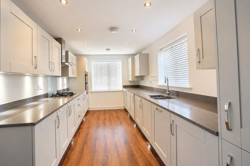 Property photo 2 of 14 72 Kitchen.Png