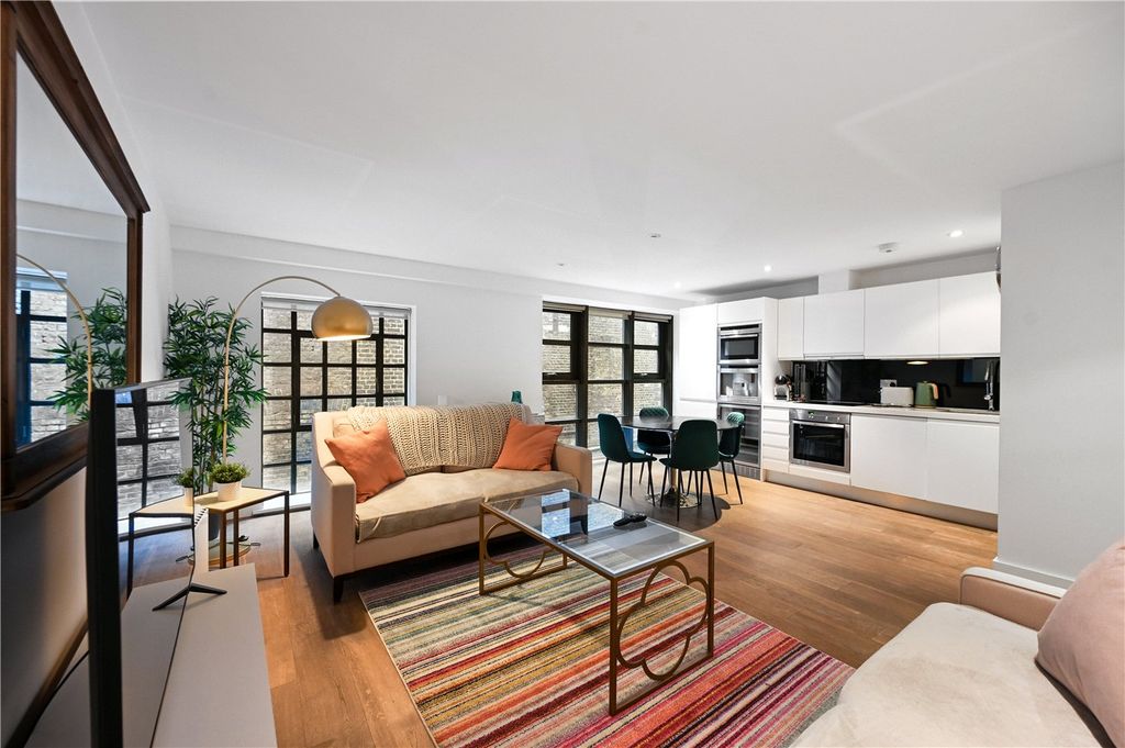 Property photo 2 of 11 Reception-Kitchen