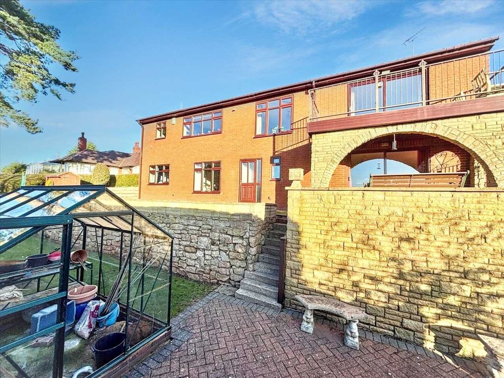 Property photo 2 of 33