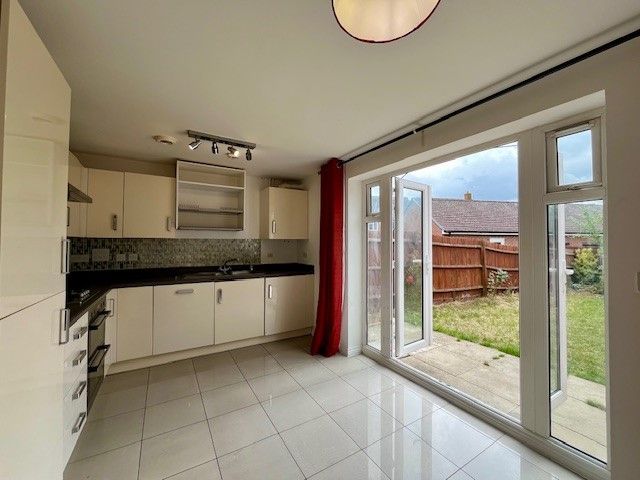 Property photo 2 of 10 Kitchen